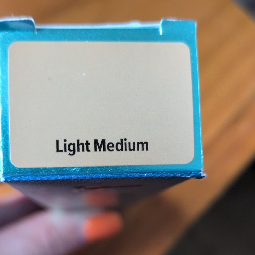 IT Cosmetics CC+ Oil-Free Matte Foundation - Blue Box - Picture 2 of 2